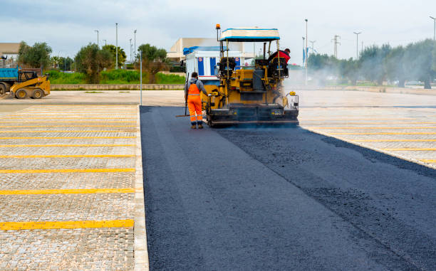 Best Driveway Paving Contractor  in Menomonee Falls, WI